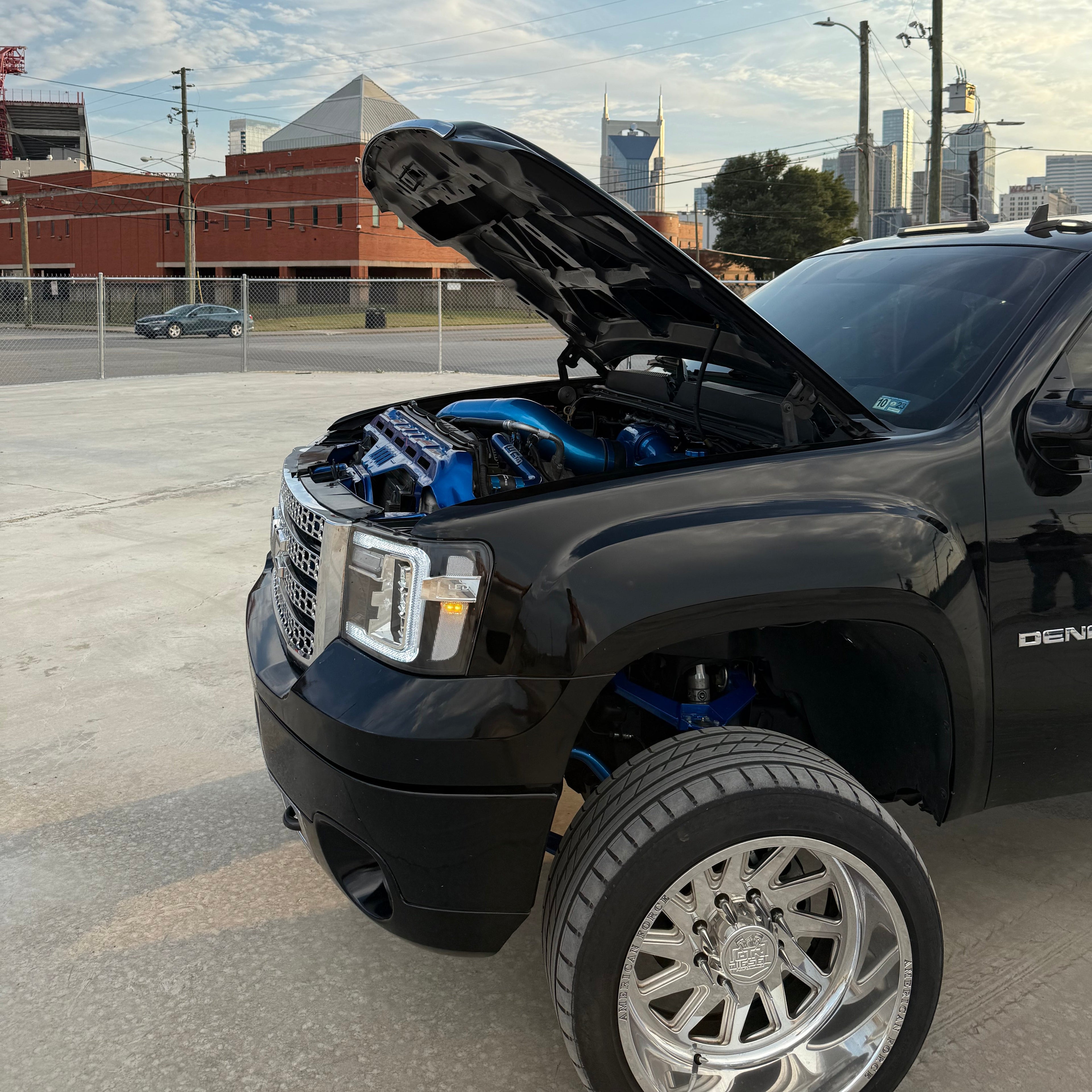 Featured H&M Kustomz truck build